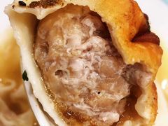 溢出汤汁和饱满内馅-小杨生煎(湟普汇店)