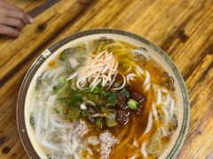 -巍山𤆵肉饵丝