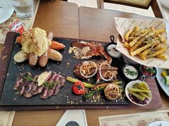 -Mark&Mars Restaurant