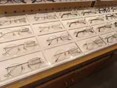 -LOOK眼镜·蔡司依视路配镜(宝山万达店)