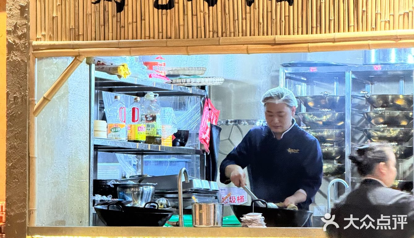 三个鸡蛋 八两饭