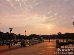 -万绿园