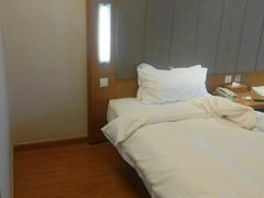 -全季酒店(郑州建设路碧沙岗地铁站店)