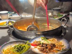 -伴山牛贵州黄牛肉火锅·苗疆非遗艺术餐厅(上海首店)
