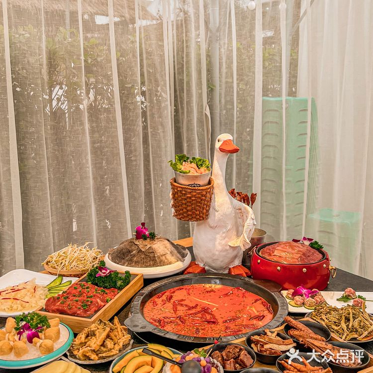 重庆首家露营地火锅 露天草坪火锅太浪漫了