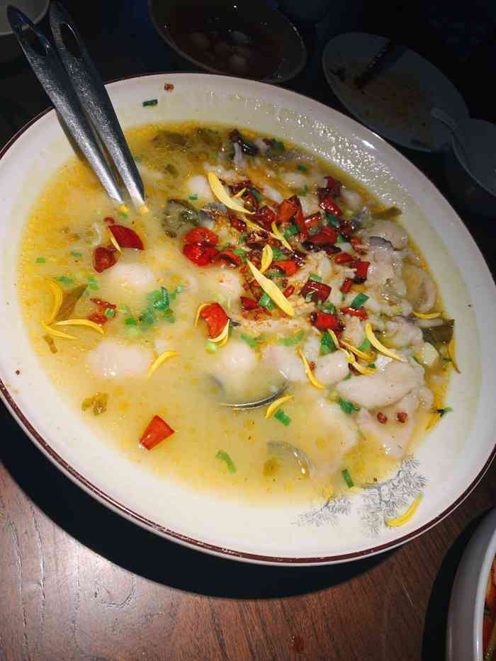 跟朋友选在茅庐印象聚餐,川菜很地道,价格合理,份量也很足.