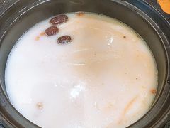-洪氏嗨捞·广东猪肚鸡·椰子鸡火锅(西咸万象城店)