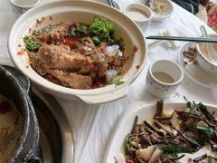 -鲁朗纳麦石锅鸡庄园