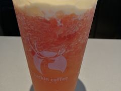 莓莓芝士茉香茶-瑞幸咖啡(国贸商场店)