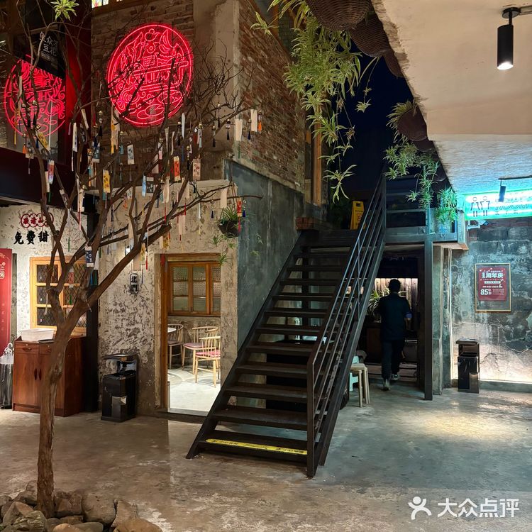 贵阳巨好吃的鱼火锅！就在南明河的独栋小院里