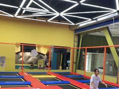 -爱蹦iBOON蹦床运动馆(江汉店)