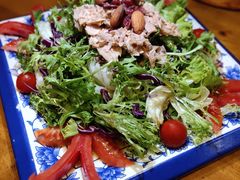 金枪鱼沙拉-老东镇啤酒屋海鲜加工·蒸汽海鲜·海鲜烧烤(台东店)