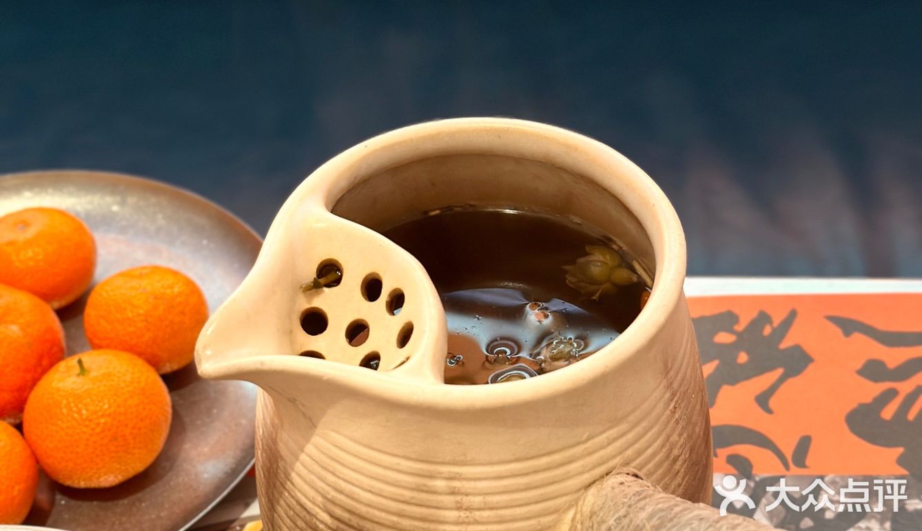 用牛骨几小时熬出来的高汤锅底好鲜美 牛大骨