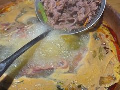 -洱火云南酸菜牛肉火锅(石景山当代商城店)