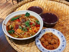 -爆炸头阿姨小四川正宗川味小吃(无任何分店)