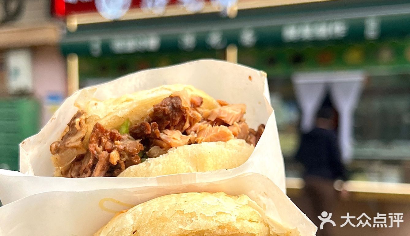 天津！来西北角就为了他家这一口牛肉烧饼….
