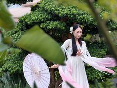 -茅草房·河畔园林火锅