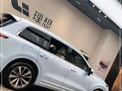 -理想汽车(世纪汇店)