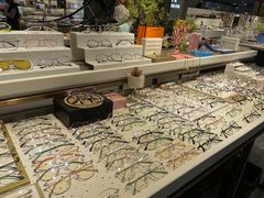 -宏宇眼镜蔡司依视路折扣店(兆佳眼镜城店)