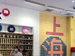 -m豆巧克力世界(上海世茂广场店)