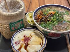 -云阿蛮云南生烫牛肉米线(奉贤路店)