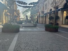 -马德里拉斯咯扎斯购物村