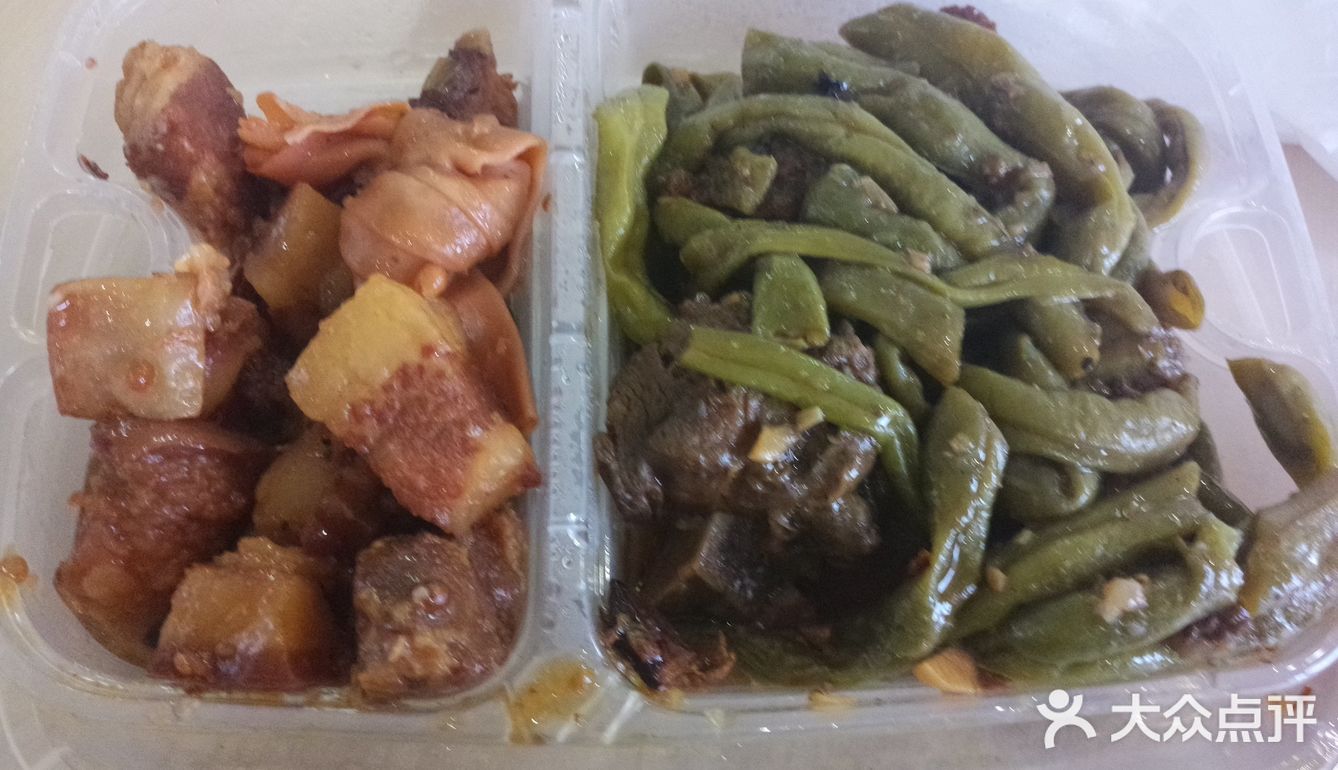 同事推荐的，两个菜加一瓶饮料，一共29.9