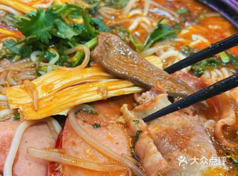 好久没有吃米线了  这家开在世纪大道地铁站旁的商场