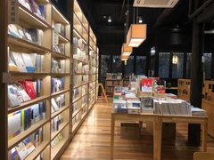 -猫的天空之城概念书店(杭州南宋御街店)
