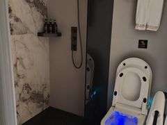 -万泊酒店(长沙五一广场国金中心店)