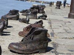 -多瑙河畔鞋履雕塑