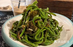 Braised Peppers and Long Beans