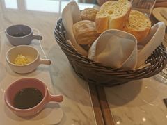 餐前面包-窗外西餐厅(普罗理想国店)