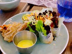 酥炸老虎虾香芒米纸卷配榴莲汁-CHINCHIN 青青·泰国料理(万象食家店)