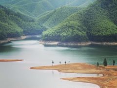 -赋石水库船头鱼红房子饭店