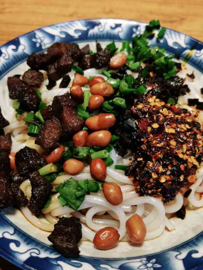 刘维兰老素粉-"刚来贵州,不知道吃啥,喜欢吃粉,还在加班.