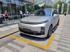 -理想汽车(世纪汇店)