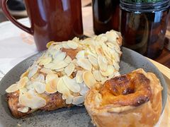 杏仁可颂-LUNEURS月乐诗·烘焙甜品(华山路店)