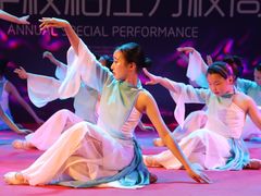 孩子们在表演舞蹈-唐婧舞蹈(伟星星立方店)