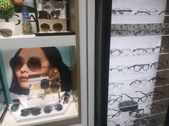 -美式眼镜·授权蔡司.依视路.尼康.豪雅.明月(人民广场店)