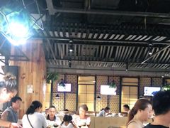 大堂-洪氏嗨捞·广东猪肚鸡·椰子鸡火锅(西咸万象城店)