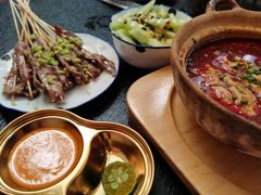 -何妹湿辣牛肉·粤式烧烤砂煲(桂雅路店)