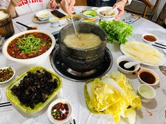 -鲁朗纳麦石锅鸡庄园