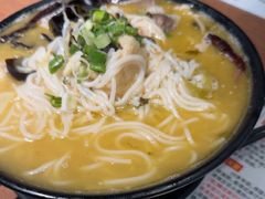 酸菜鱼小锅米线-肥汁米蘭香港米线(定西路店)