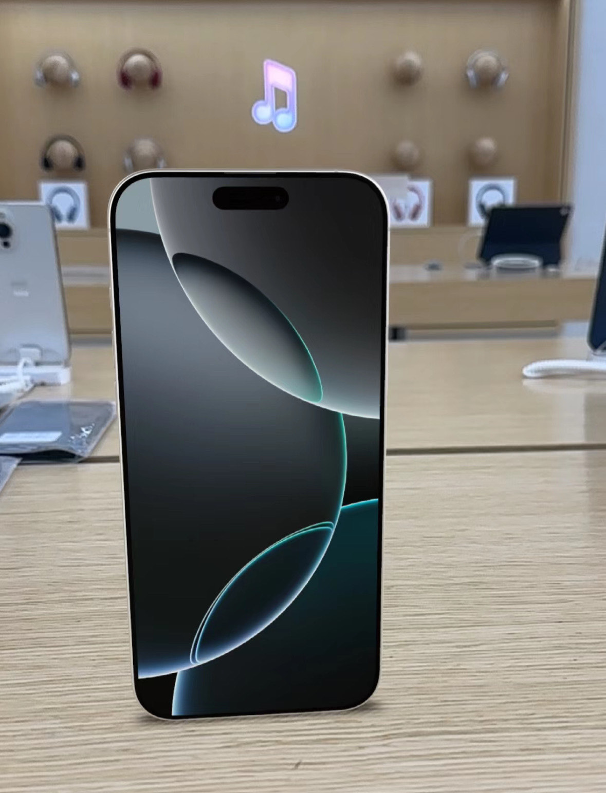 Apple钛金属(Apple钛金属是银绿色吗) 第2张