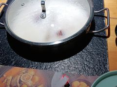 -洪氏嗨捞·广东猪肚鸡·椰子鸡火锅(西咸万象城店)