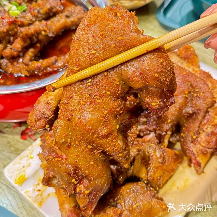 才知道能发实况图了…那就来看看开封烧烤届…