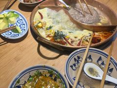 -洱火云南酸菜牛肉火锅(石景山当代商城店)