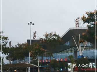 今天的荷花机场，虽然依旧不大，但比多年前已经在“质”