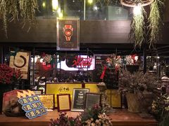 -胡桃里音乐餐厅(陶溪川店)(川湘赣菜·世界百大酒庄直供红酒·音乐表演)